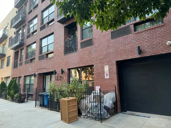 1229 Putnam Avenue image 2 of 8