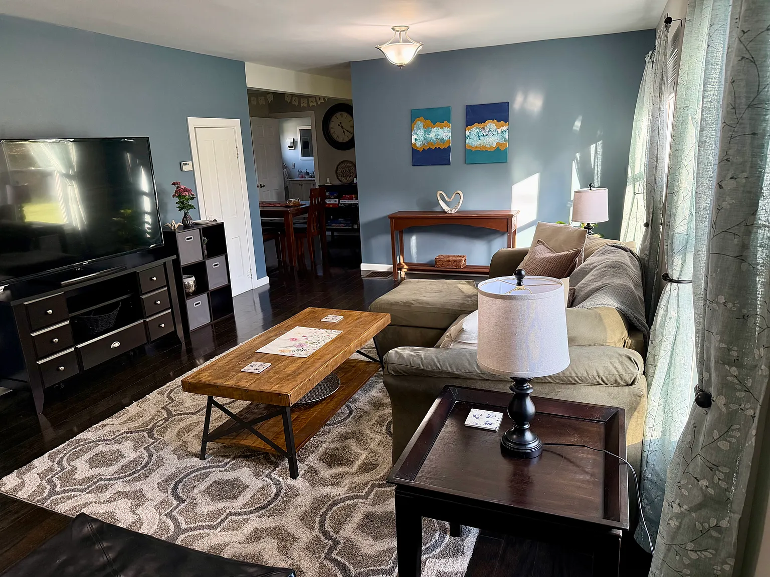 3 bed, 1200 sqft, $2,500 — Photo 4