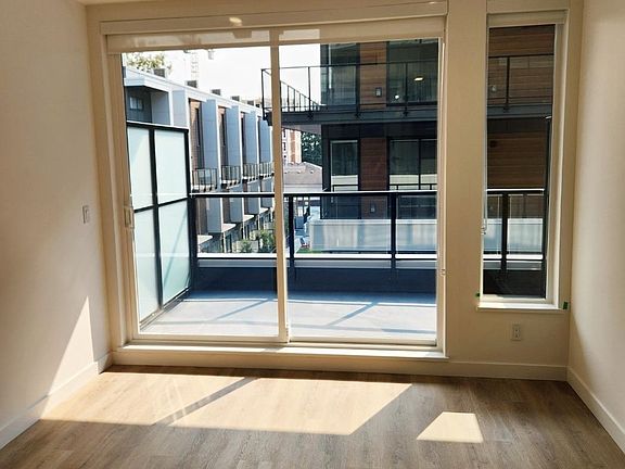 4th image of 600 Rochester Ave #310
