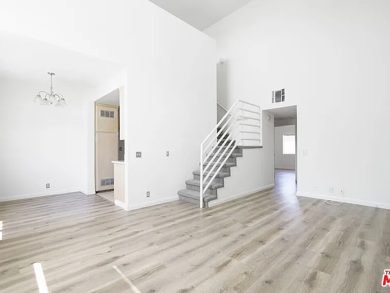 22705 Del Valle St #6 — Photo 6