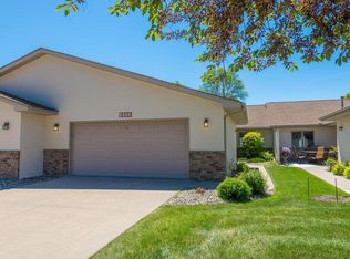 2324 Pinewood Dr, Shakopee, MN 55379