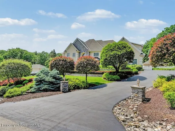 52 Ivywood Dr, Clarks Summit, PA 18411