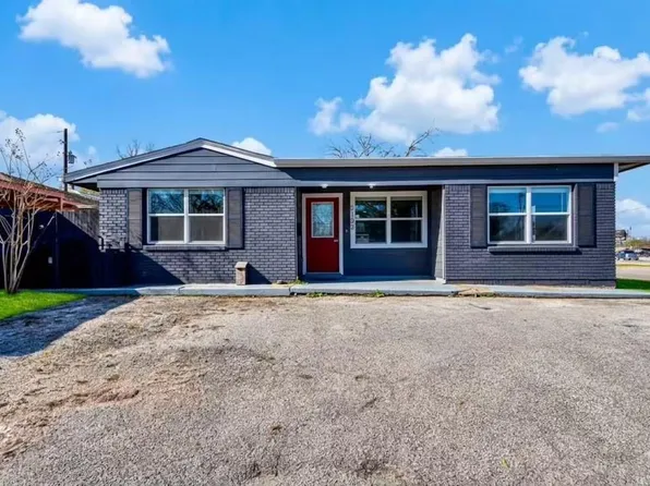 2102 Dewberry Ln, Pasadena, TX 77502