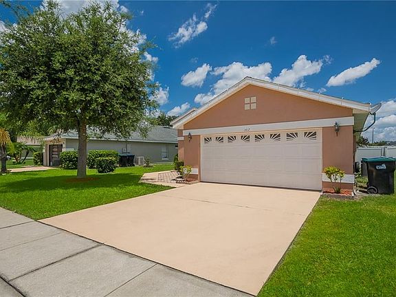 3rd image of 1417 Brook Hollow Dr