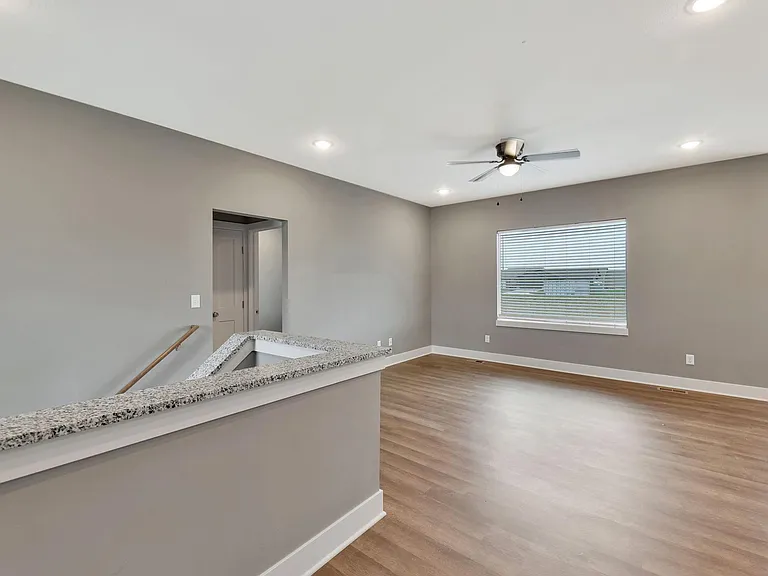 4617 S Doris Ct — Photo 2