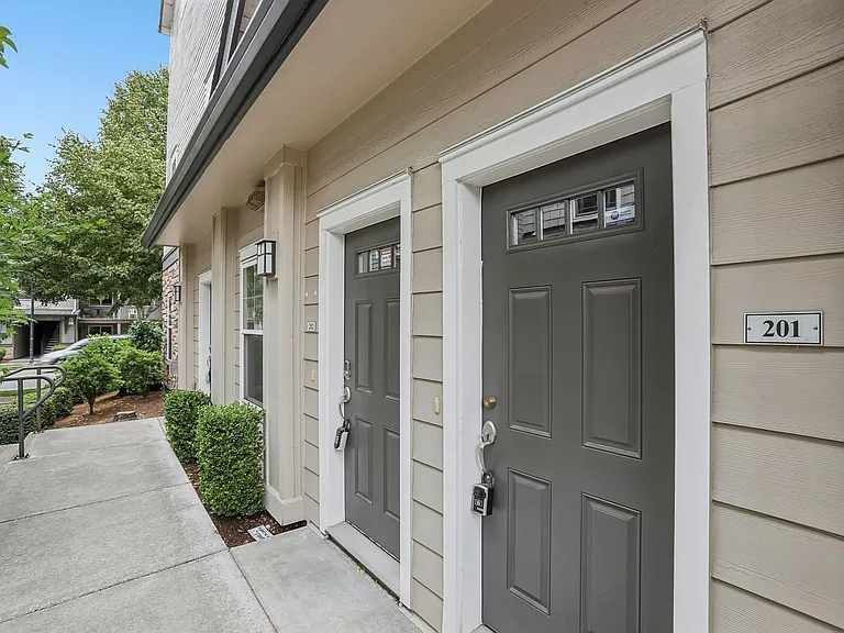 10805 NE Red Wing Way #201 — Photo 3