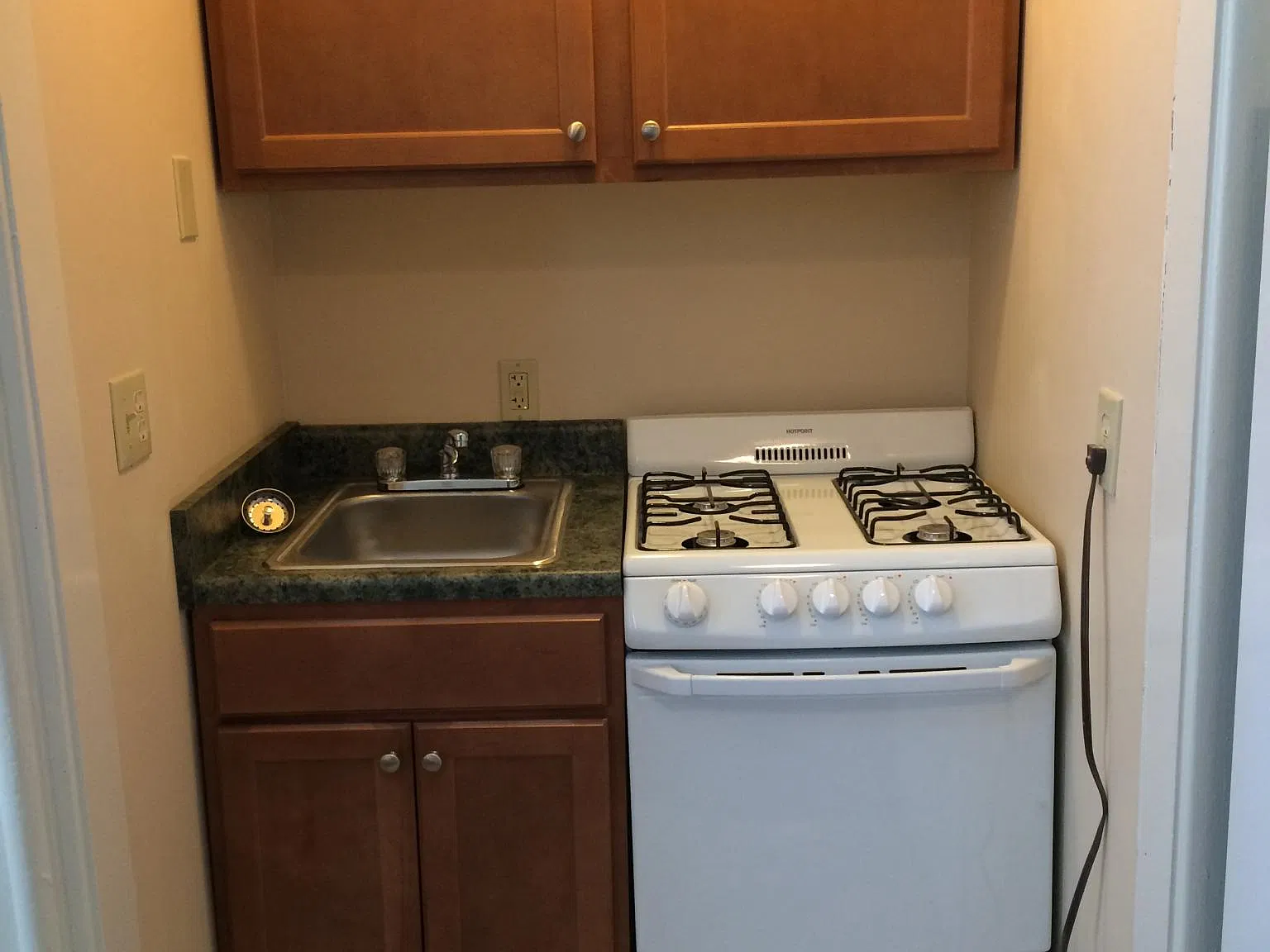 Studio, 320 sqft, $675 — Photo 4