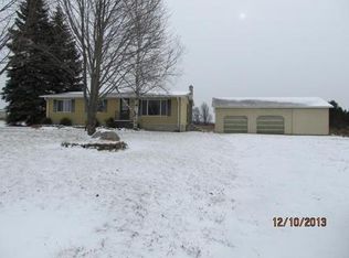 9181 Beaver Lake Rd, Hubbard Lake, MI 49747