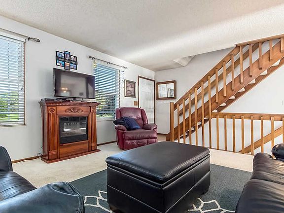 2nd image of 5995 Lakefront Ave