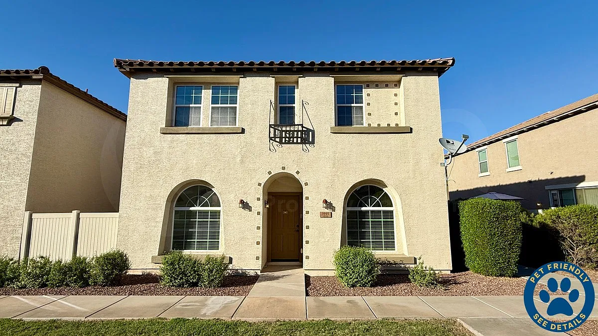 4 bed, 3.0 bath, 2539 sqft, $2,299 — Photo 1