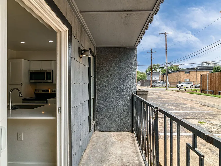 2722 Throckmorton St — Photo 31