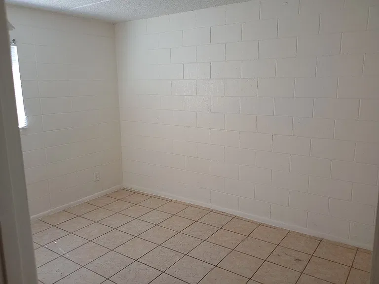401 N D St #11 — Photo 10