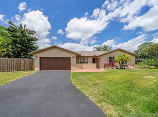 3916 Lymestone Dr, Cooper City, FL 33026