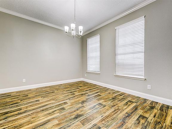 5th image of 501 Summertree Ln