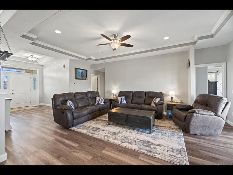 303 Edenbridge Blvd — Photo 8