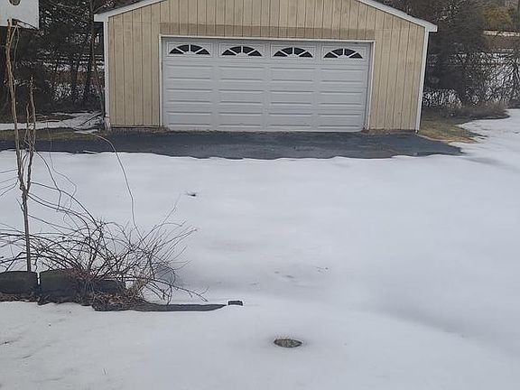 2nd image of 4912 Ridge Rd