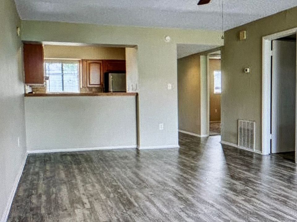 1st image of 224 Scottsdale Sq