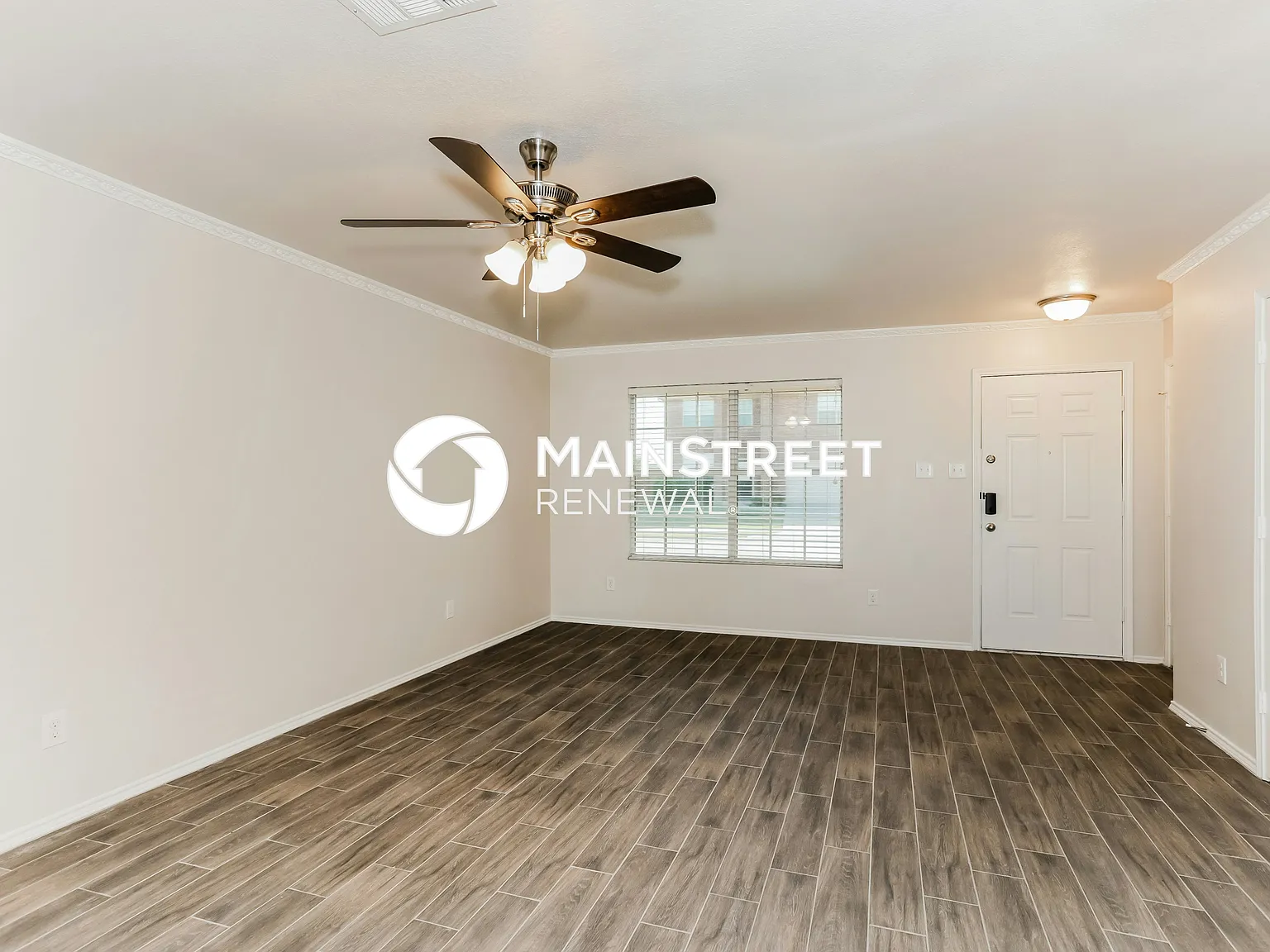 106 Colonial Ln — Photo 2