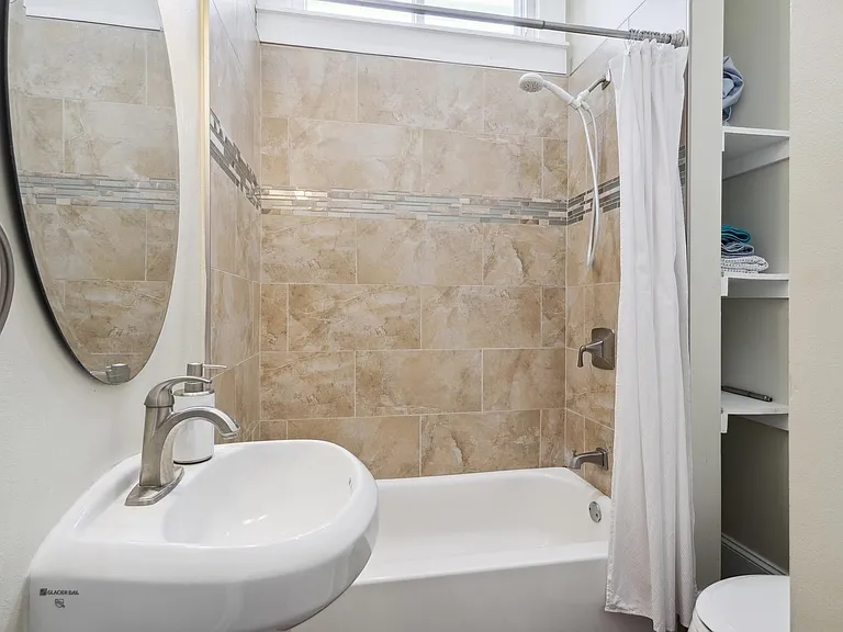 2311 Dumaine St — Photo 8