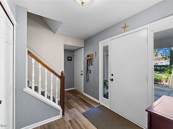 2nd image of 32783 Redwood Blvd