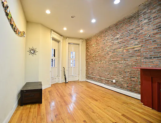 Rented by Makover Group Inc | media 7