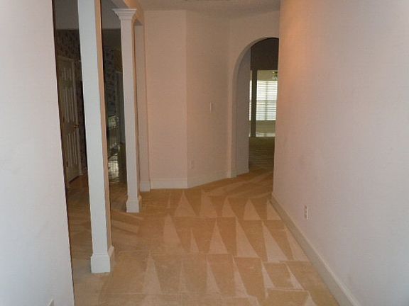3rd image of 3008 Hillcreek Dr