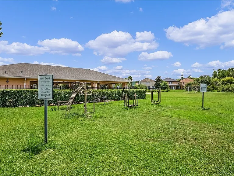 13826 Mirror Lake Dr — Photo 22
