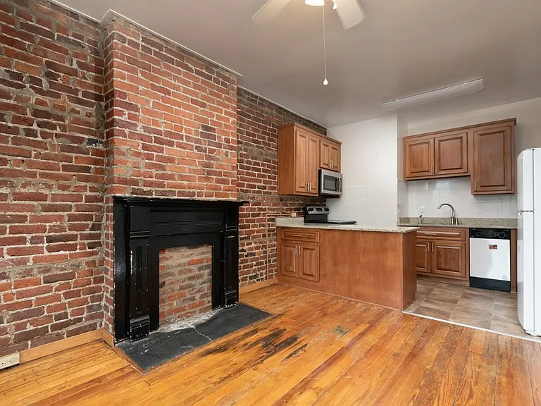 1239 W Cary St #2 — Photo 4