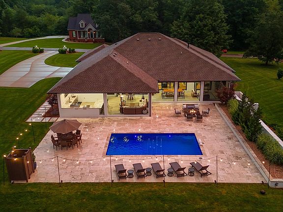 2nd image of 125 Cedar Ridge Ln