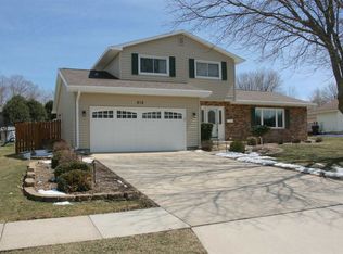 212 Damascus Dr, Cedar Falls, IA 50613