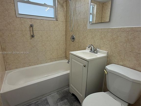 5th image of 739 SW 9th St APT 4