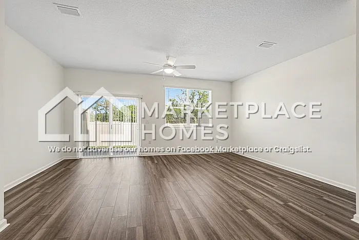 11916 Sylvia St — Photo 10