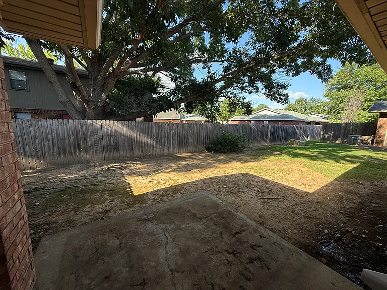 2632 W C St — Photo 15