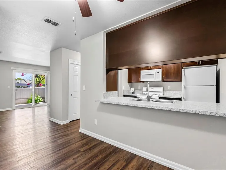 Heather Downs Apartments — Photo 10