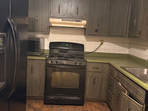 Kitchen with all appliances: microwave, stove, refrigerator & dishwasher