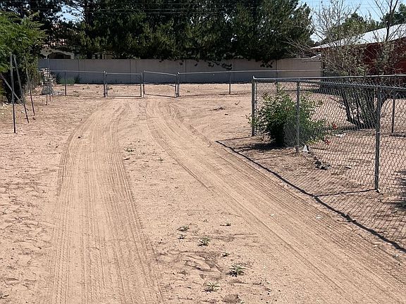 5th image of 601 Camino Del Bosque NW