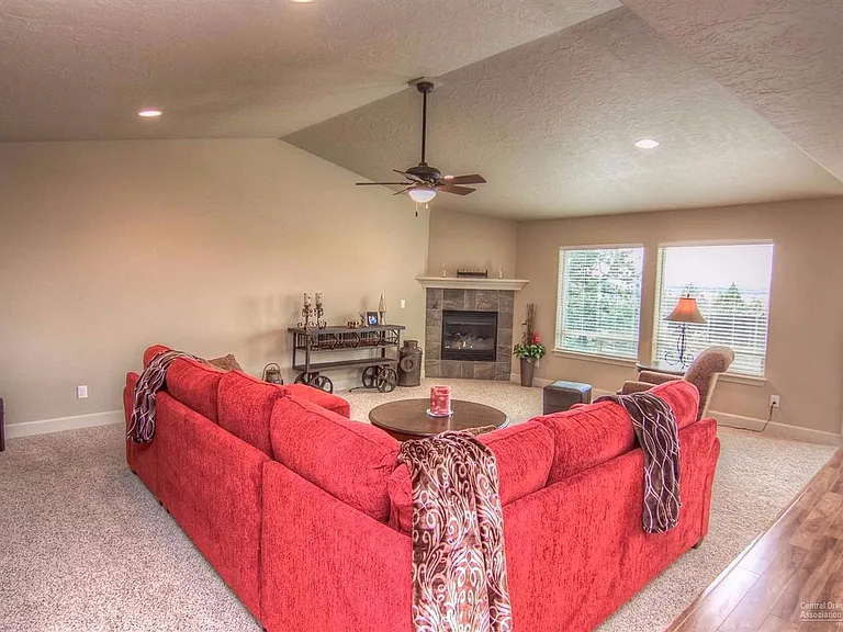 9425 12th Ln — Photo 7