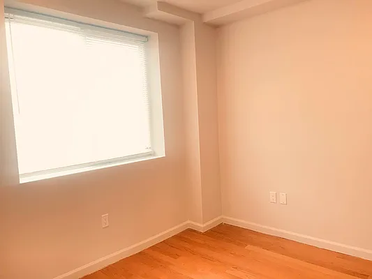 Rented by Chase Global Realty Corp | media 8