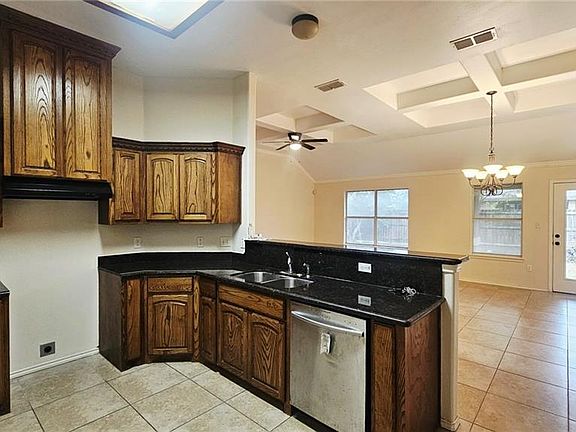 5th image of 1908 Primrose Dr