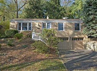 886 Bridgewater Dr, Pittsburgh, PA 15216