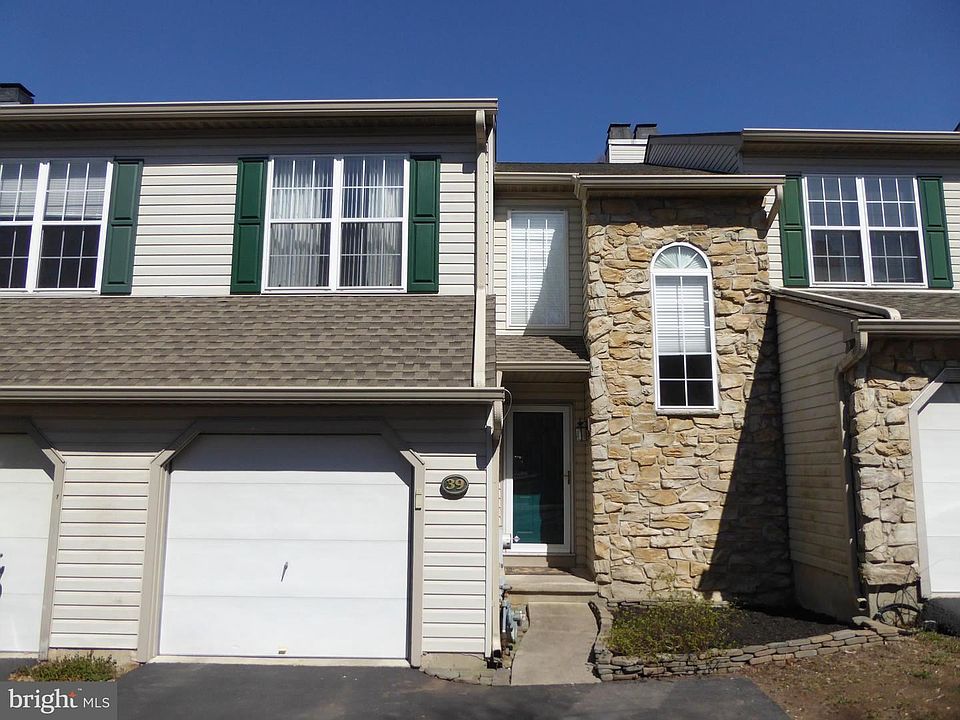 1st image of 39 Essex Ct
