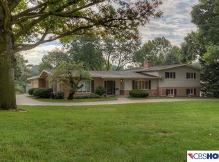 207 S 94th St, Omaha, NE 68114