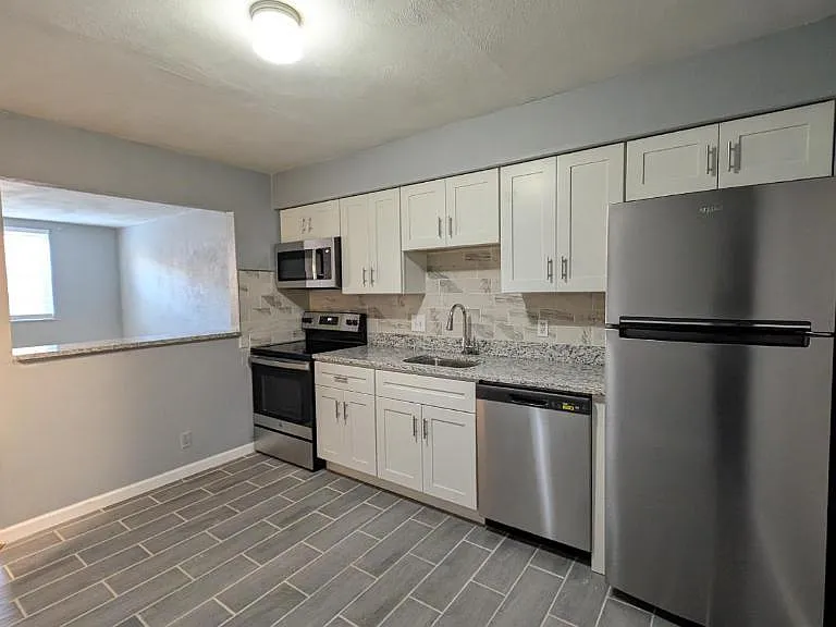 7230 Southwest Ave #9 — Photo 3