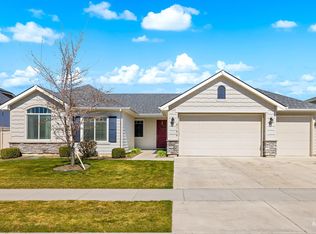 6166 E Canyon Crossing Dr, Nampa, ID 83687