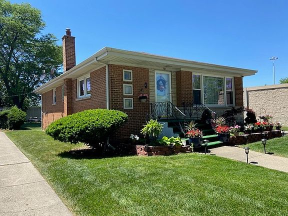 2nd image of 740 Worcester Ave