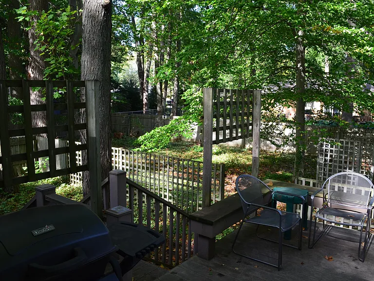 1009 Sycamore Dr — Photo 19