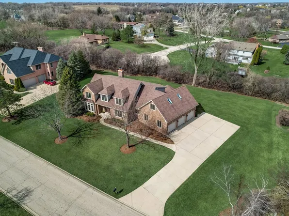 45 Park View Ln, Hawthorn Woods, IL 60047