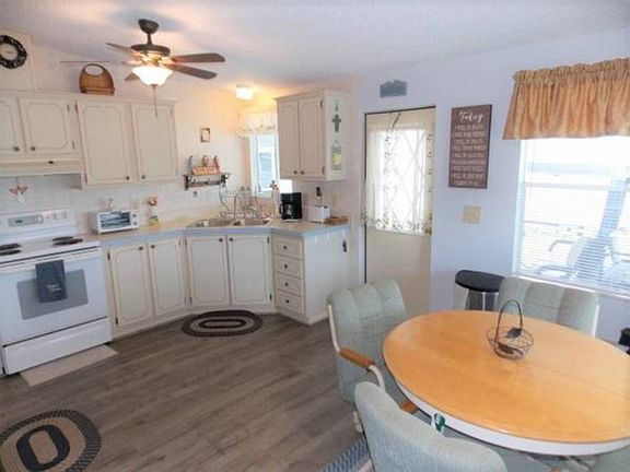 3rd image of 6364 Forest Lake Dr