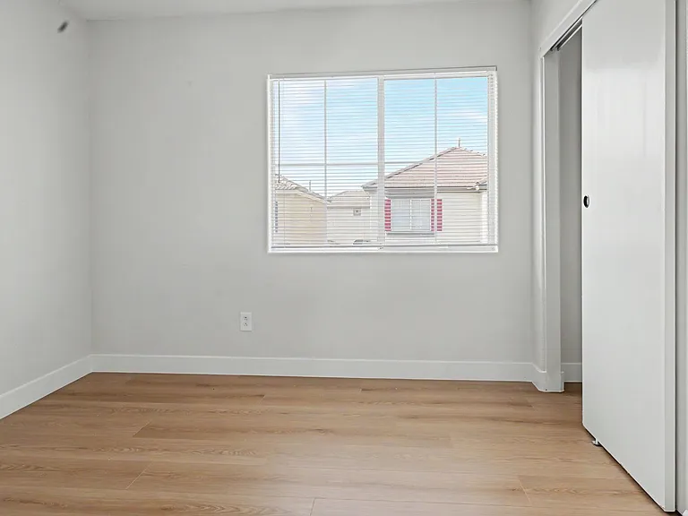 5162 Paradise Skies Ave — Photo 11
