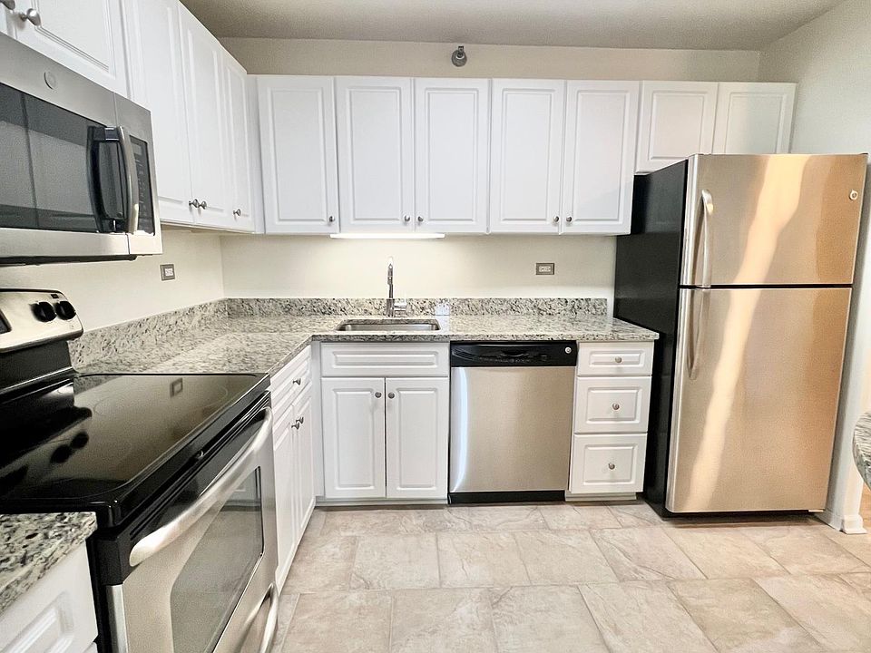 1st image of 747 N Rush St #22